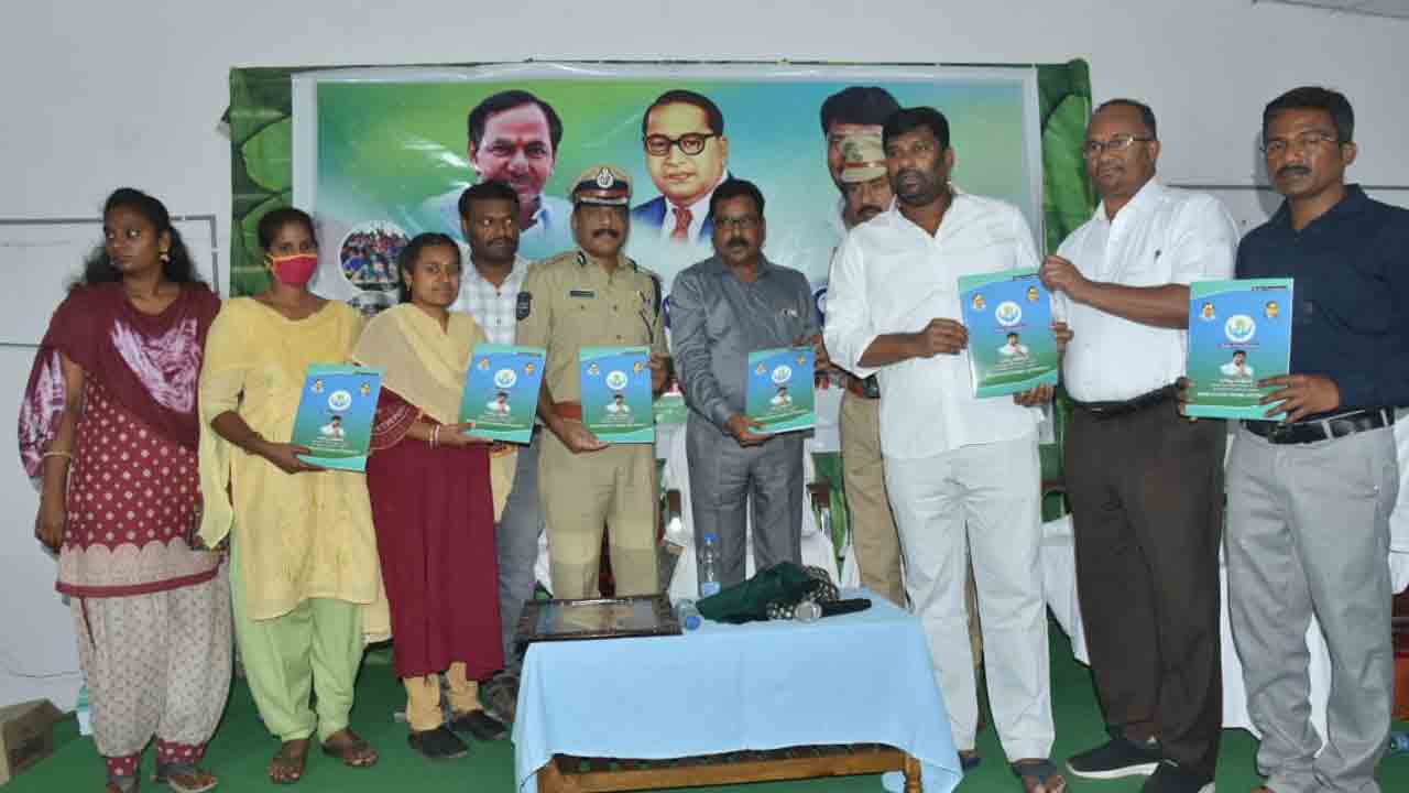 ఉచిత కోచింగ్‌ సెంటర్లను ప్రారంభించిన వీసీ ప్రొ.మల్లేశం