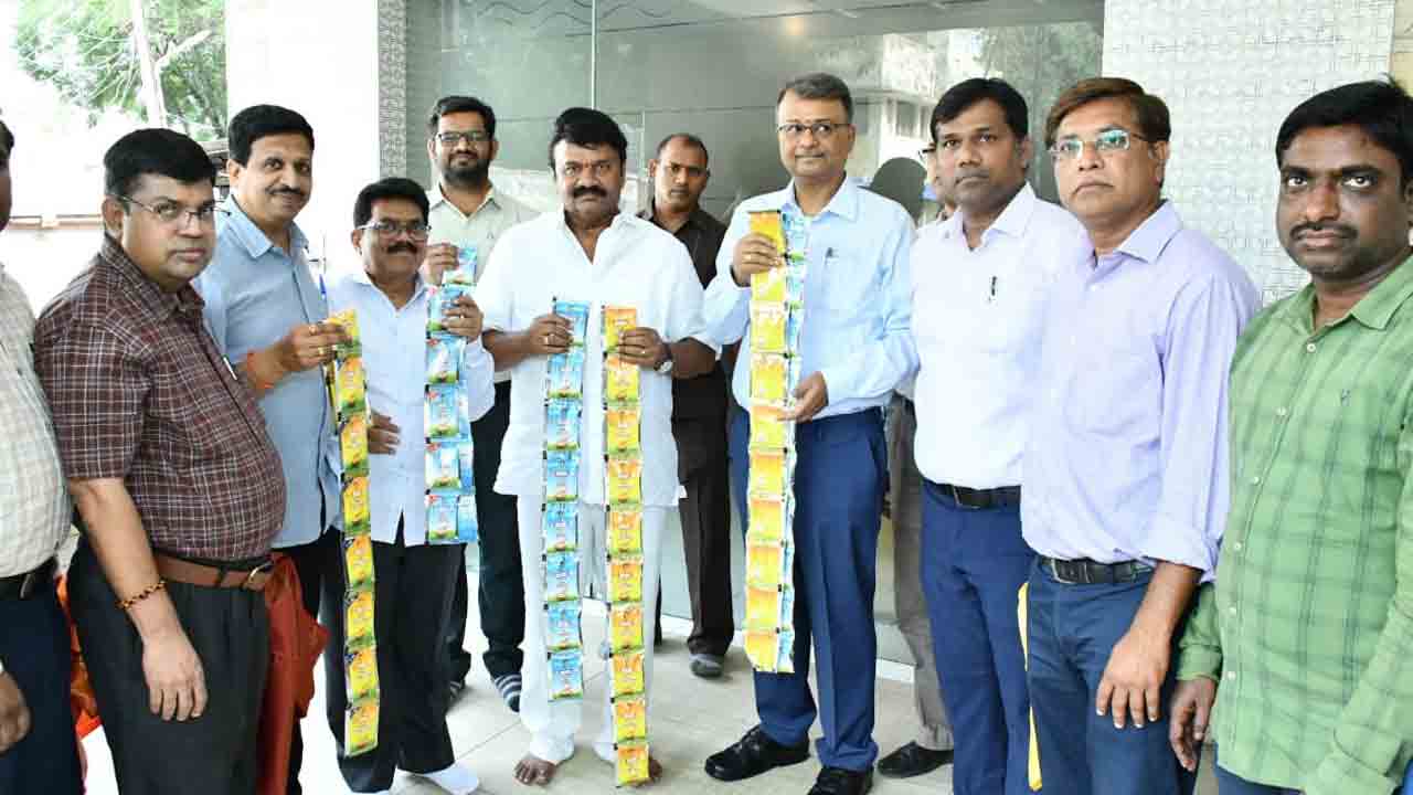 ఇక చిన్న ప్యాకెట్లలో విజయ డెయిరీ ఉత్పత్తులు : మంత్రి తలసాని