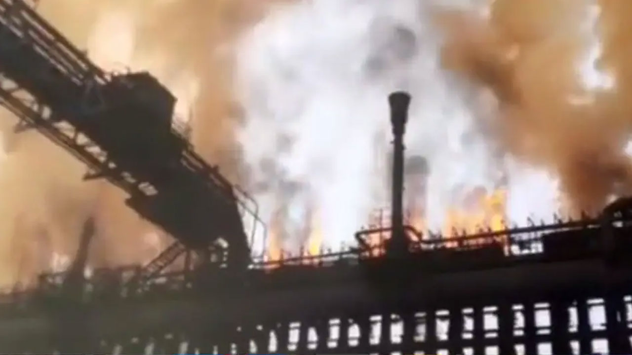 టాటా స్టీల్‌ప్లాంట్‌లో భారీ పేలుడు.. ఇద్ద‌రికి గాయాలు