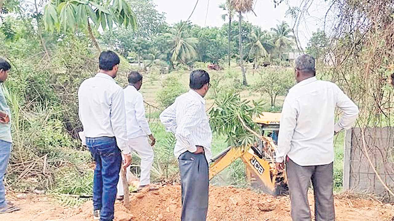 చింతల చెరువు‘తూం’ తెరవడంపై వివాదం