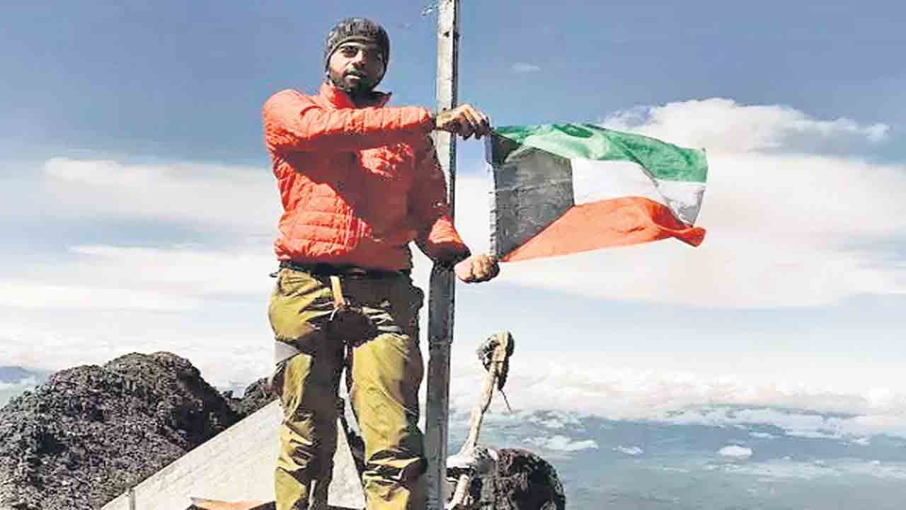 ఏడు అగ్నిపర్వతాలు ఎక్కాడు!