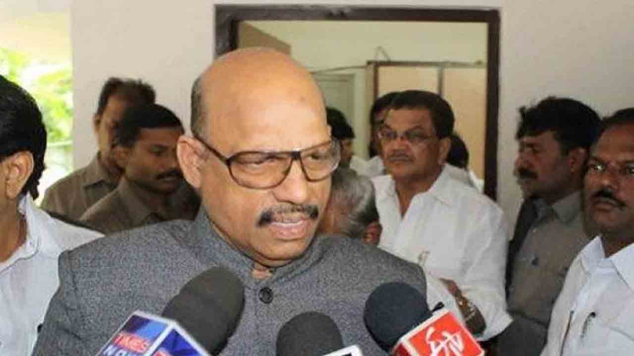 భూకబ్జా కేసు నుంచి టీజీ వెంకటేశ్‌ పేరు తొలగింపు..!