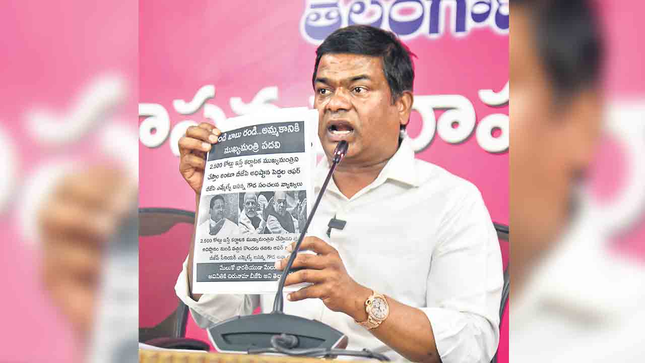 కేసీఆర్‌ బాద్‌షా.. అమిత్‌షా విలన్‌