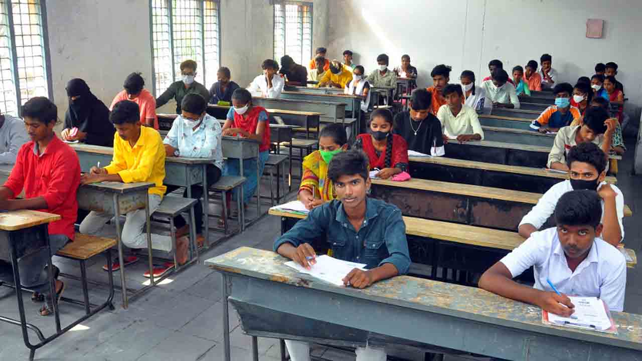 ఇంటర్‌ పరీక్షలు షురూ..