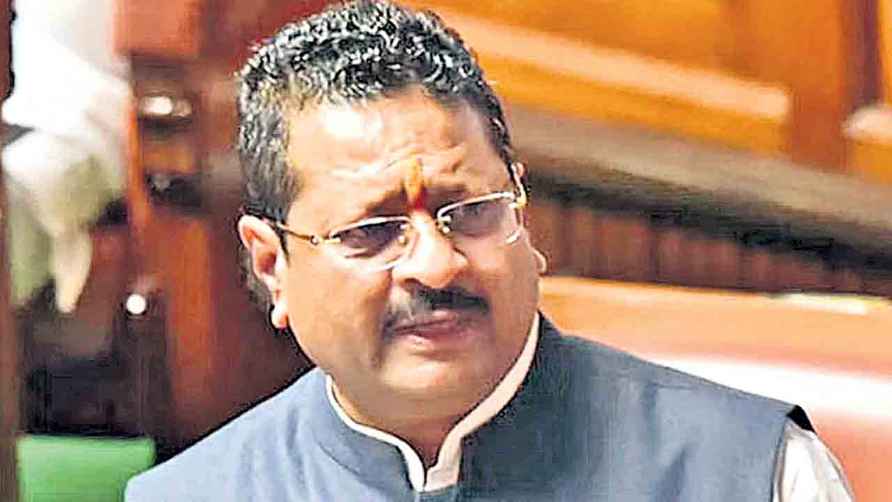 సీఎం పోస్టుకు 2,500 కోట్లు!