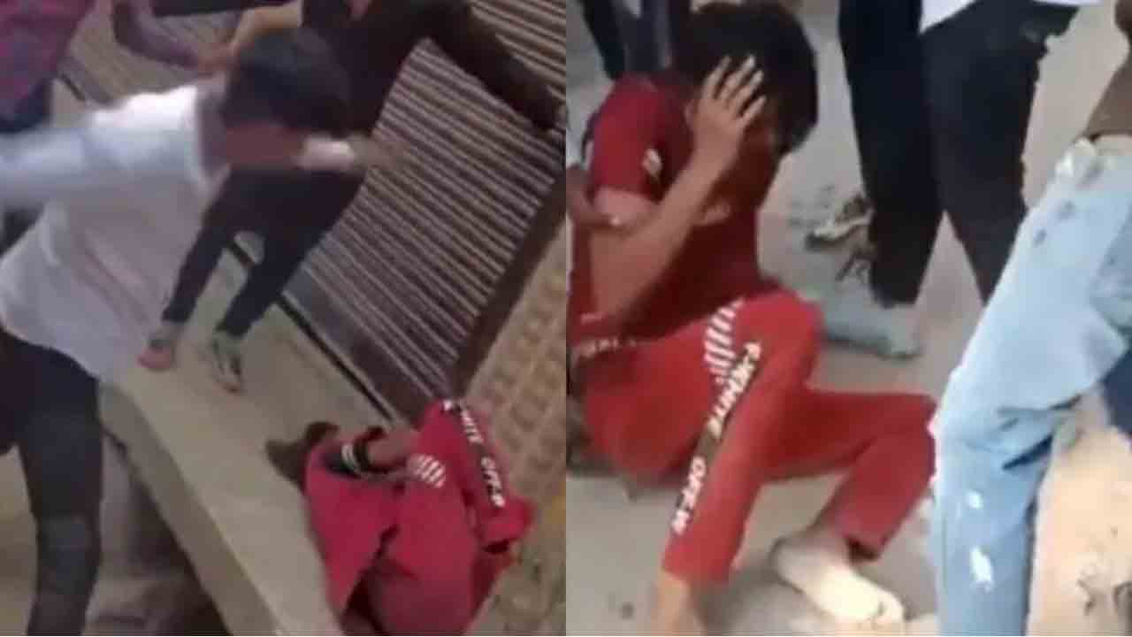 దారుణం : యువ‌కుడిని బెల్టులు, ఇనుప‌రాడ్లు, కర్ర‌ల‌తో చిత‌క‌బాది ఆపై..!