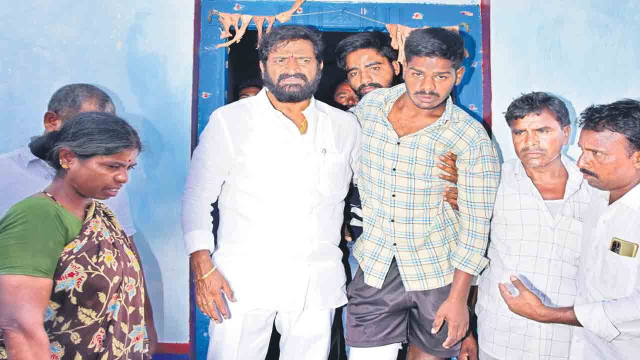 కాల్లో బుల్లెట్‌ దిగినా దేశ సేవకే సిద్ధం