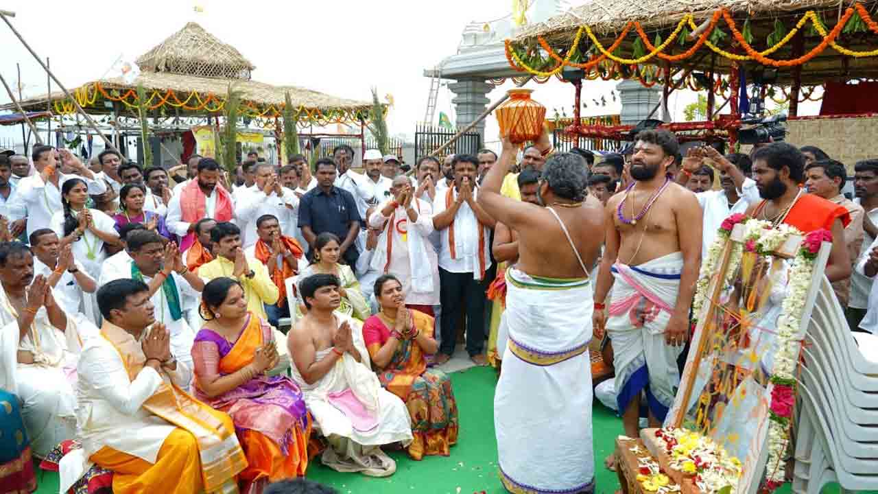 వైభవంగా ప్రతిష్ఠాపనోత్సవాలు