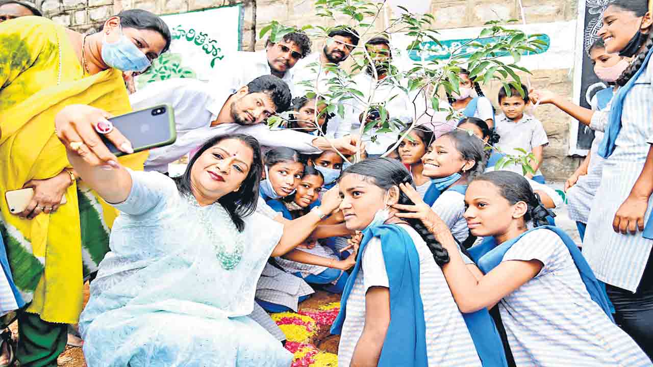 జీహెచ్‌ఎంసీలో పచ్చదనం పెంపునకు కృషి