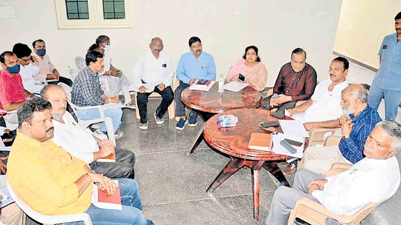 వరదనీటి కాలువ పనులు వేగవంతం చేయాలి