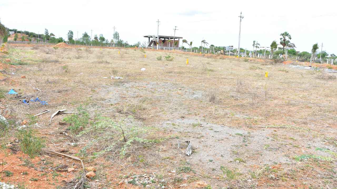 ఎకరం 5 కోట్లు