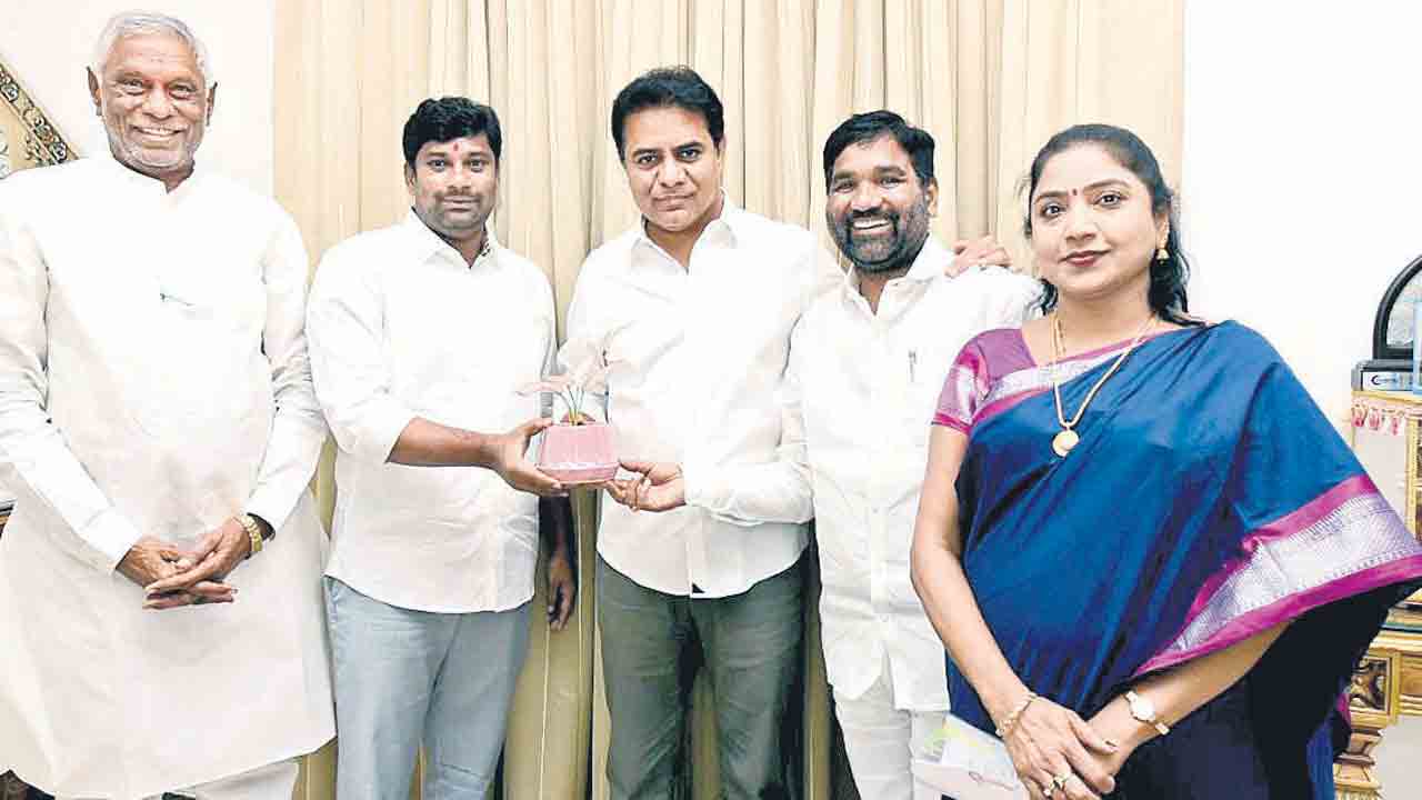 బల్దియాల అభివృద్ధికి నిధులివ్వండి..