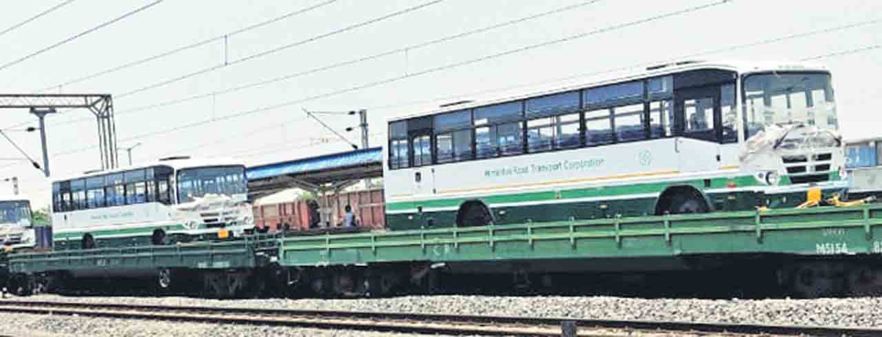 రైలెక్కిన బస్సులు