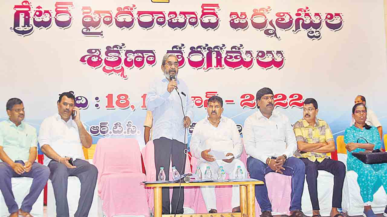 జర్నలిస్టుల వెన్నంటే ఉంటాం