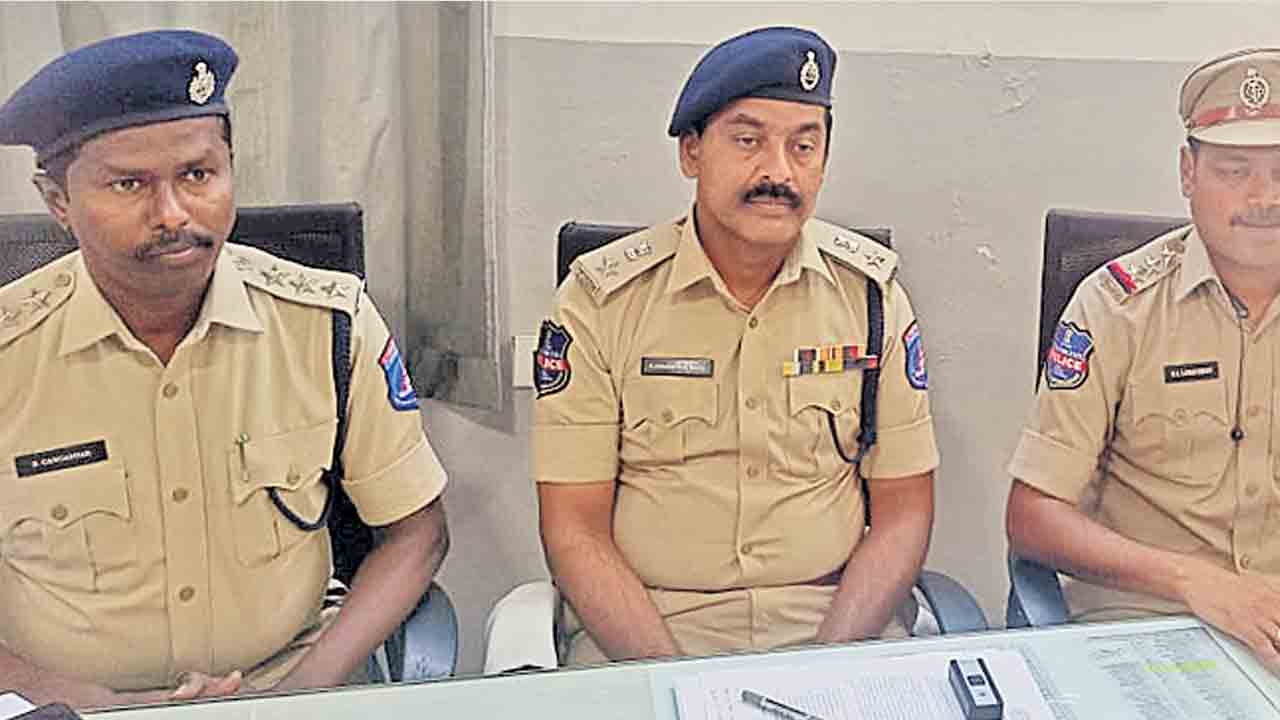 చట్టాన్ని ఉల్లంఘిస్తే చర్యలు