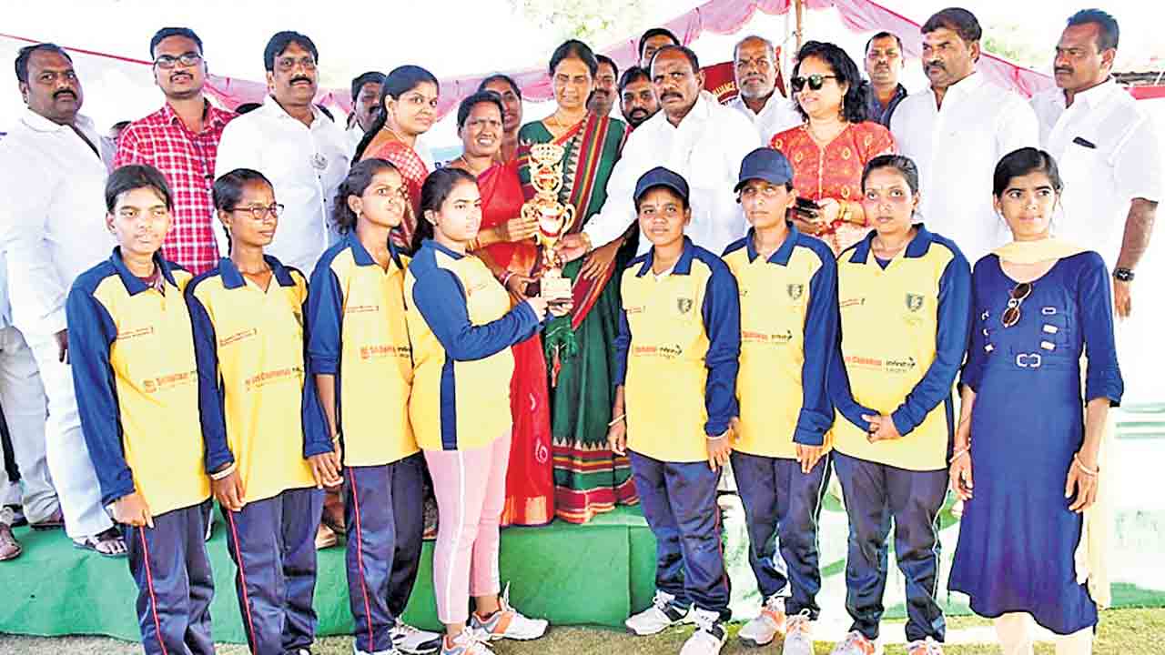 అంగవైకల్యం ఉన్నా ఆత్మైస్థెర్యం ఉండాలి
