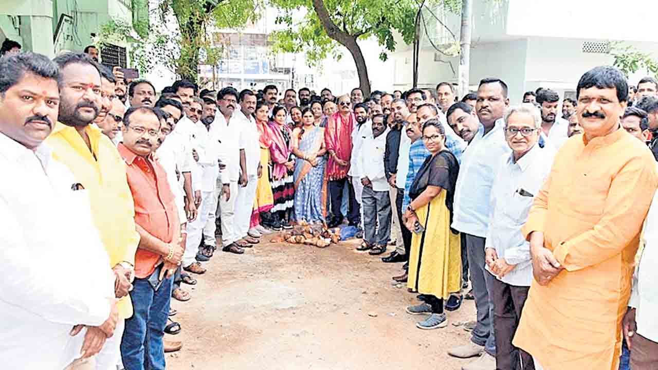 నియోజకవర్గ అభివృద్ధికి కృషి