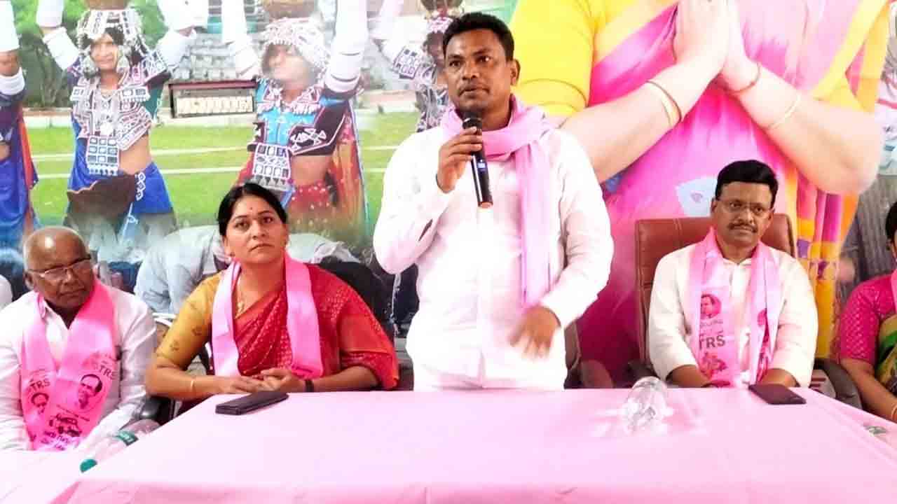 పార్టీ నాయకులు సమష్టిగా పనిచేయాలి