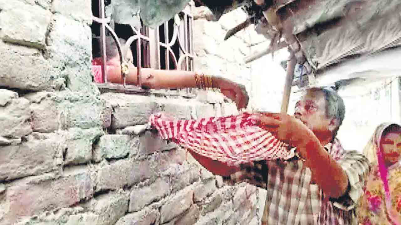 వాళ్లకన్నా గోతికాడి నక్కలే నయ్యం