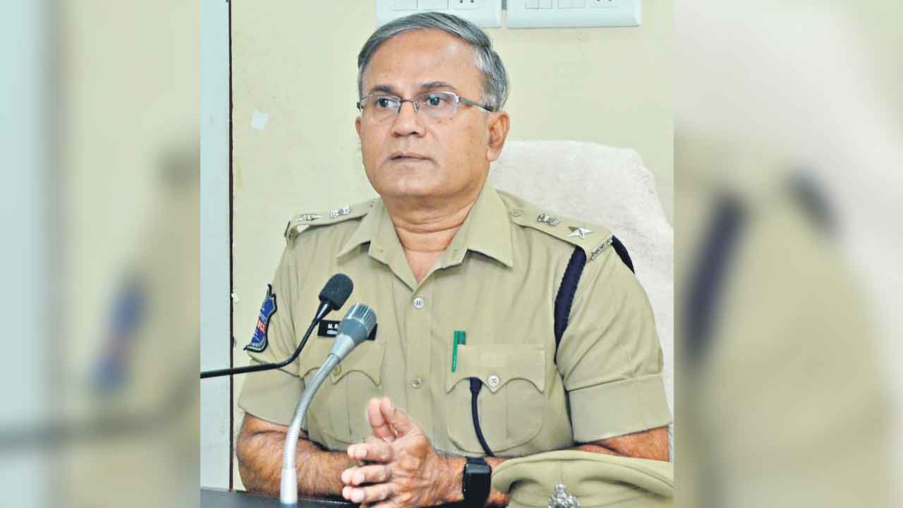 రోడ్డు ప్రమాదాలపై దృష్టి సారించాలి