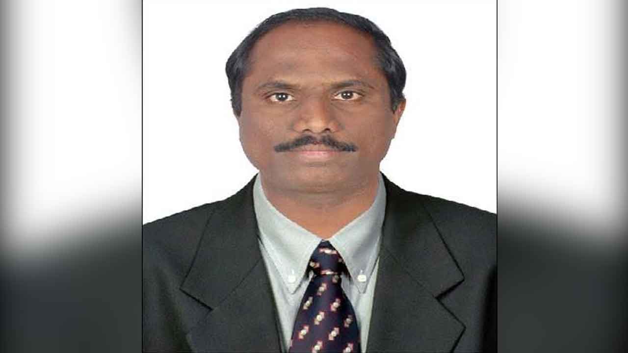 ట్రిపుల్‌ఐటీ డైరెక్టర్‌గా సతీశ్‌కుమార్‌