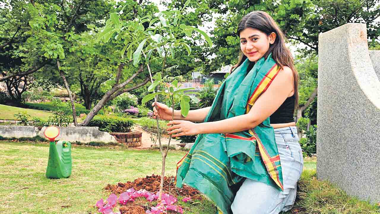 నటి ప్రాంతిక ’గ్రీన్‌ ఇండియా చాలెంజ్‌’