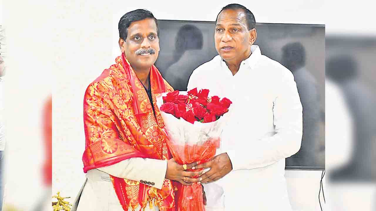 మంత్రి మల్లారెడ్డిని కలిసిన సుదీక్ష గ్రూప్‌ కంపెనీల చైర్మన్‌