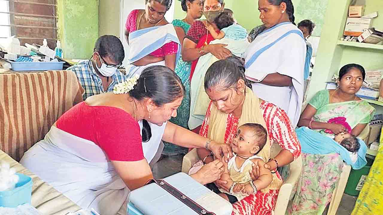 జిల్లాలో ముమ్మరంగా వ్యాధి నిరోధక టీకాలు