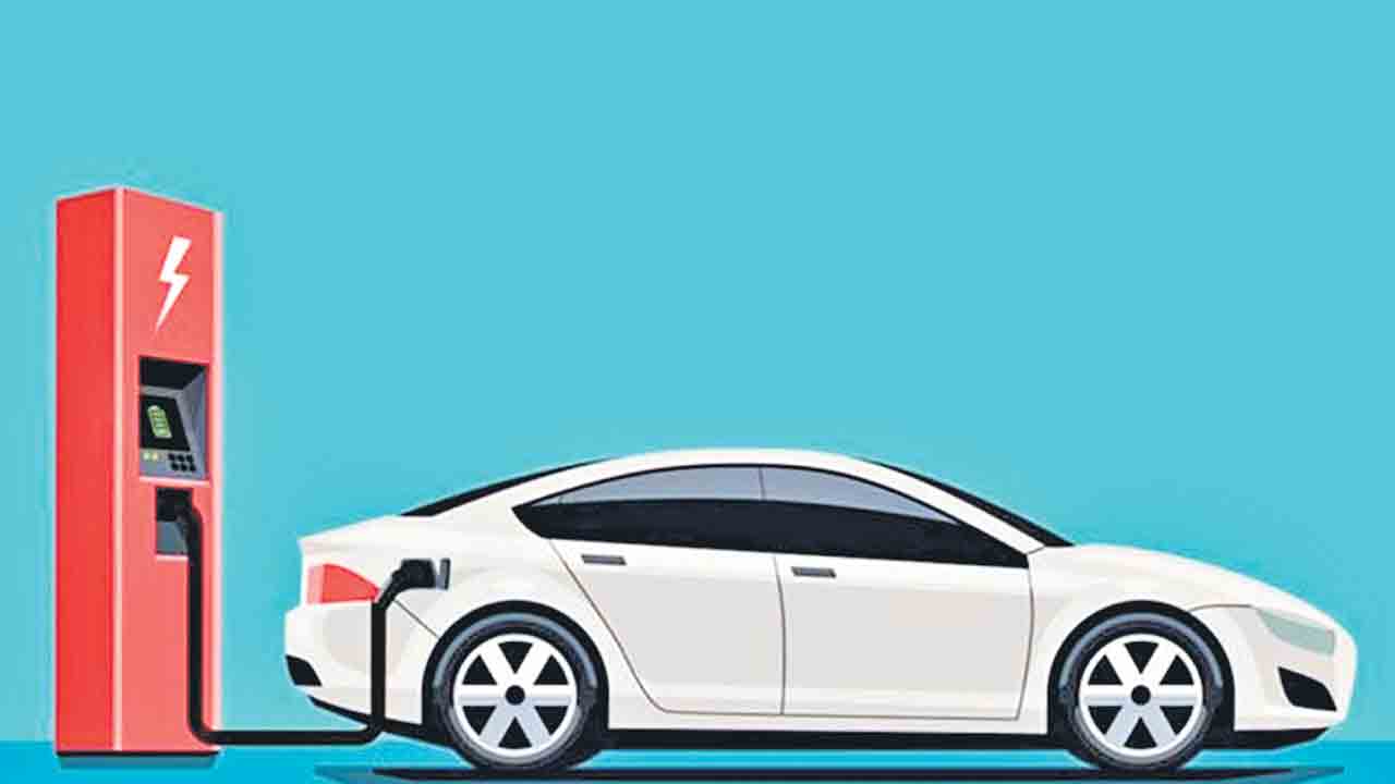 పెట్రో వాహన ధరలకే ఈవీలు