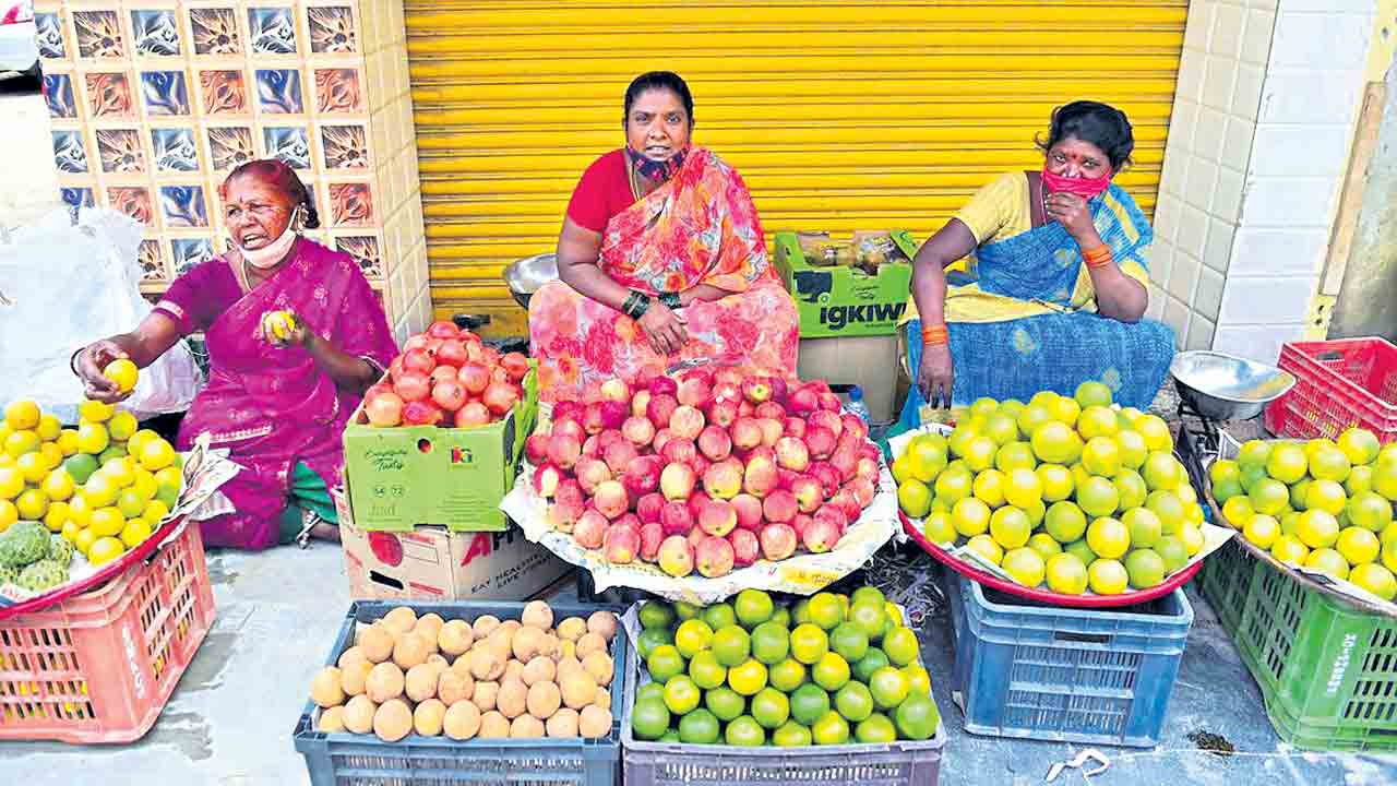 వీధి వ్యాపారులకు అండగా తెలంగాణ