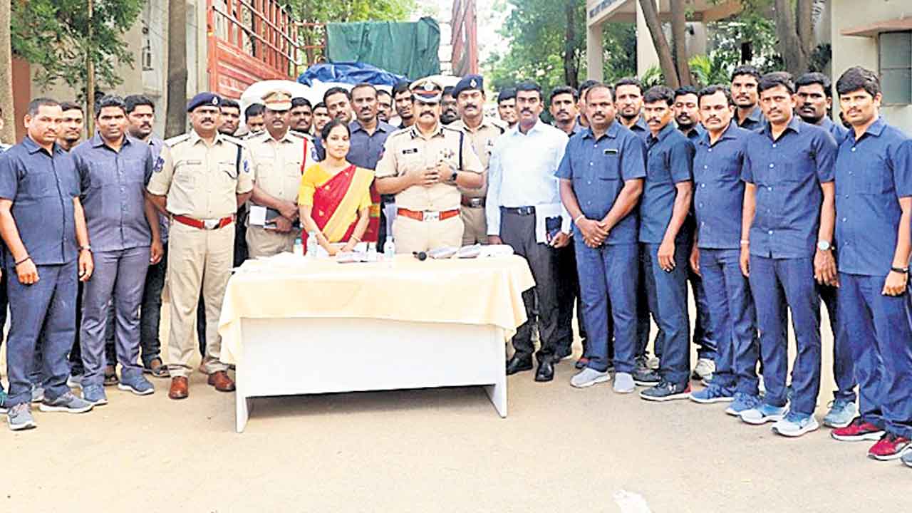 నకిలీ విత్తనాల సరఫరాపై పోలీసుల నజర్