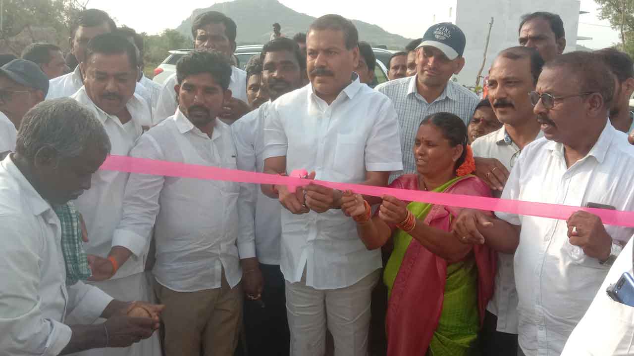 పల్లెల్లోనూ క్రీడా ప్రాంగణాలు