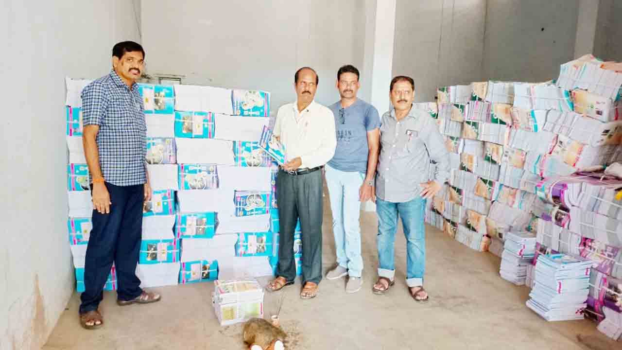 పుస్తకాలొచ్చేశాయి!