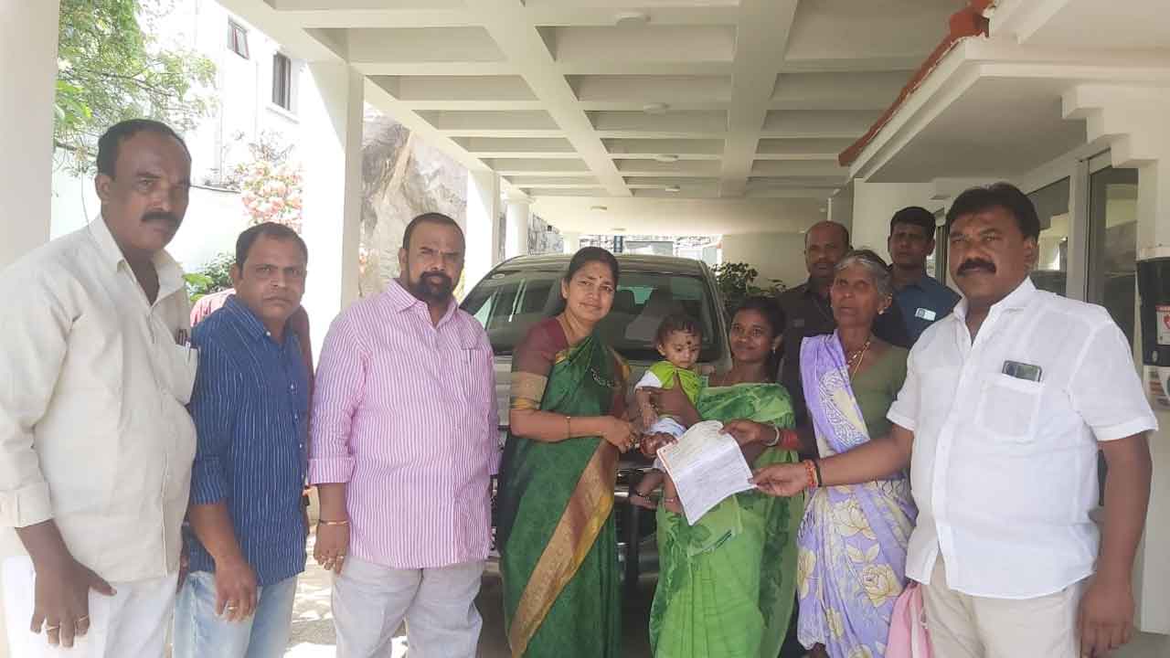 కార్యకర్తలకు అండగా టీఆర్‌ఎస్‌