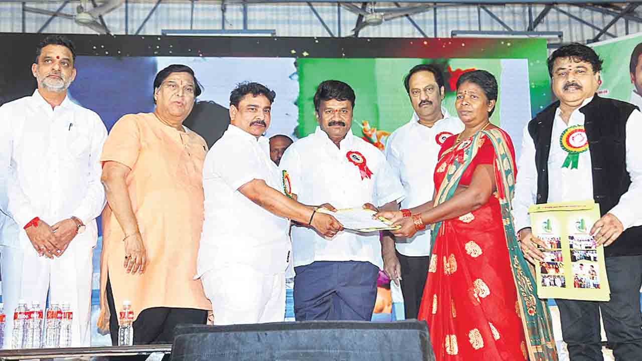 తెలుగు సినీ పరిశ్రమ వైపు.. ప్రపంచం దృష్టి