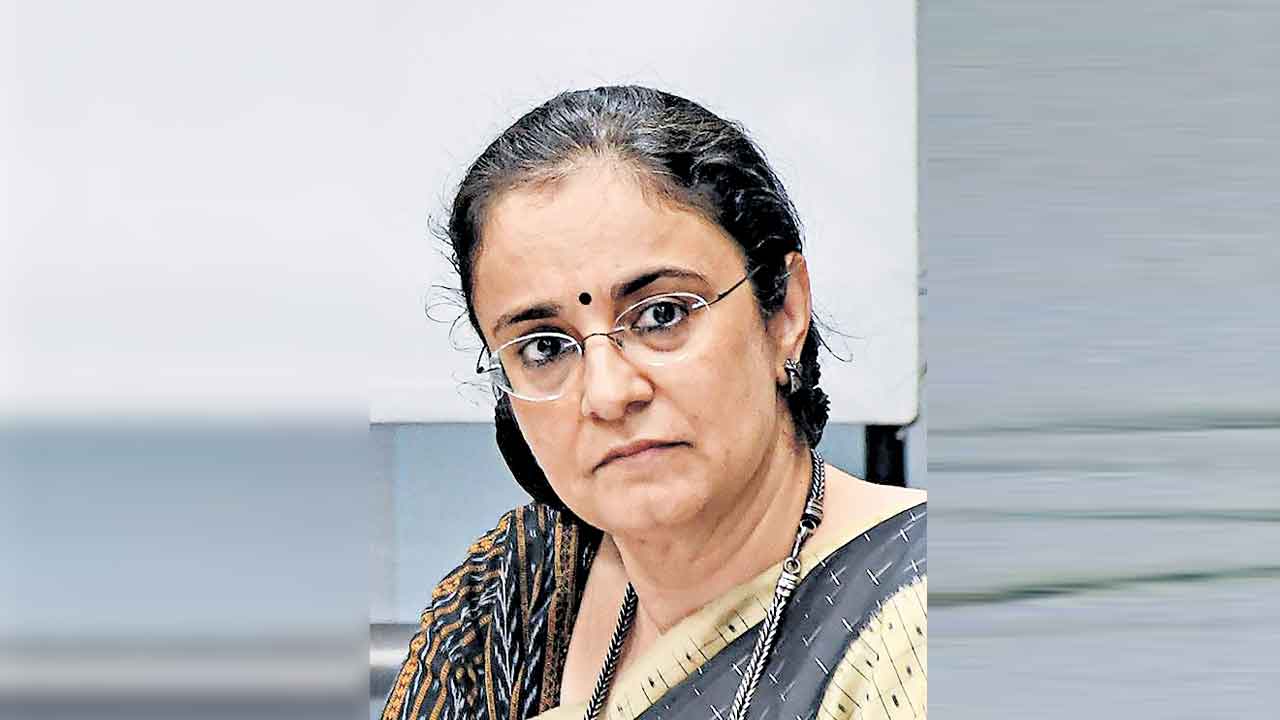 సెబీ చైర్‌పర్సన్‌కు కరోనా