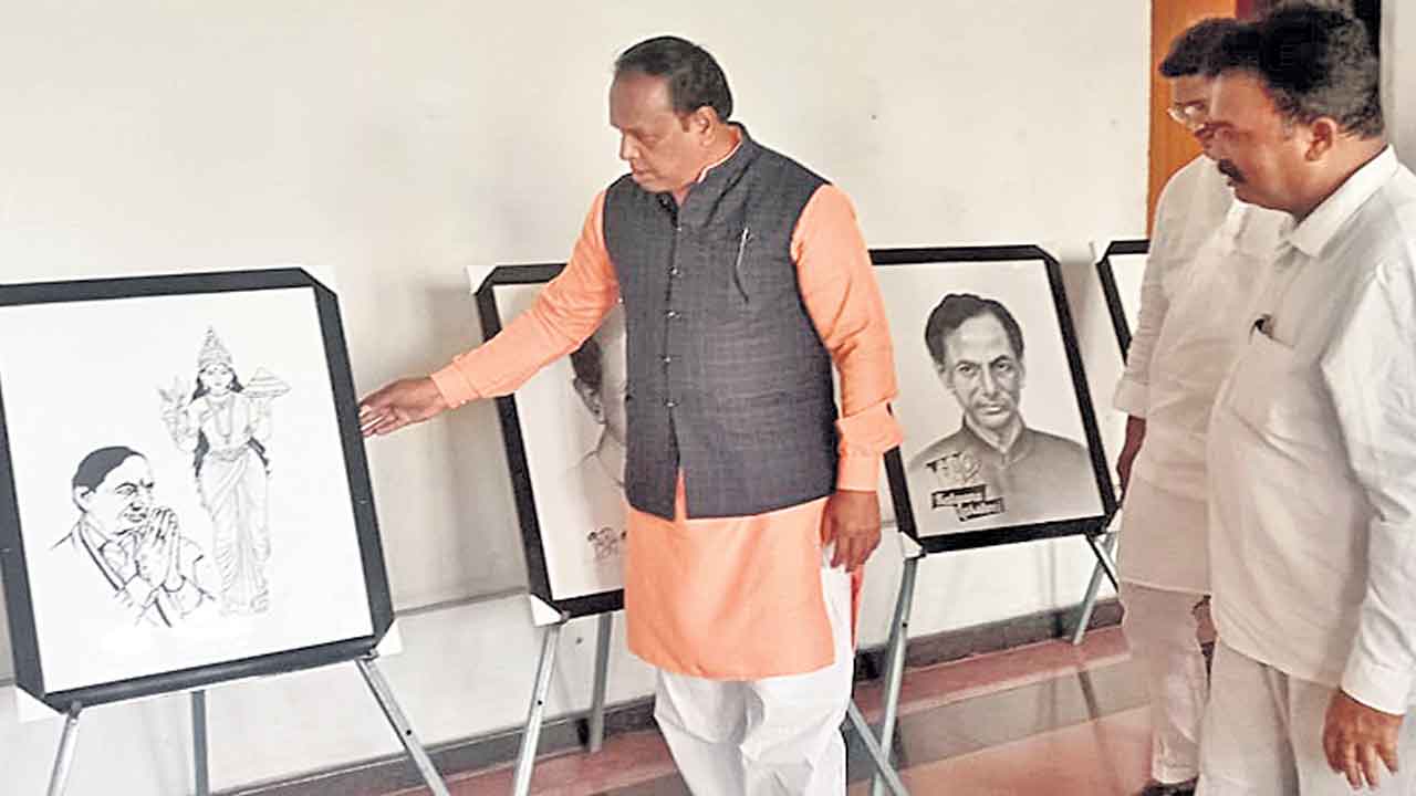 ముగిసిన కేసీఆర్‌ యుగకర్త ఆర్ట్‌ ఎగ్జిబిషన్‌