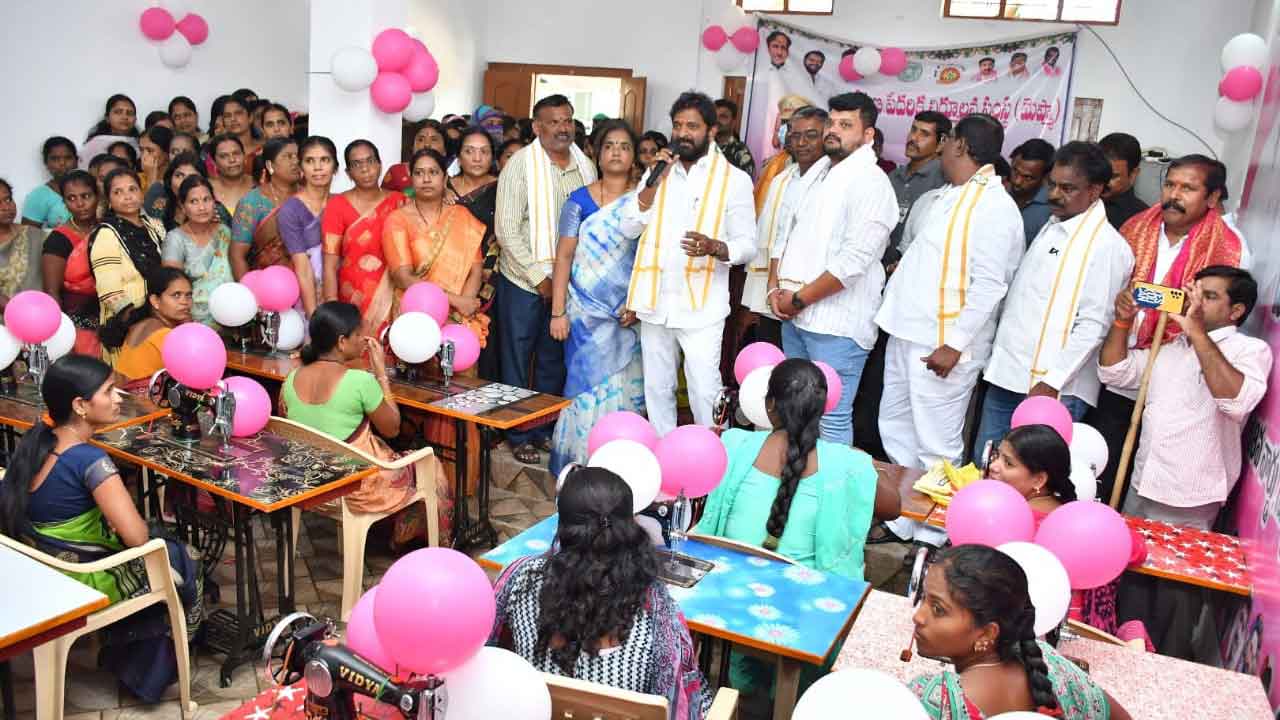 మహిళా సంక్షేమానికి కృషి