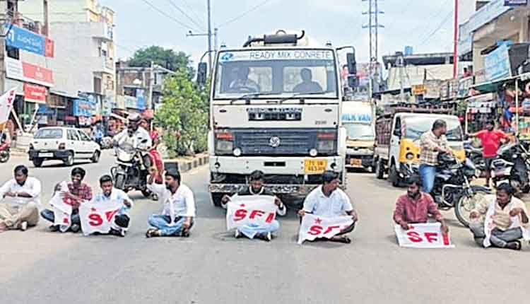‘అగ్నిపథ్‌’ను రద్దు చేయాలని రాస్తారోకో