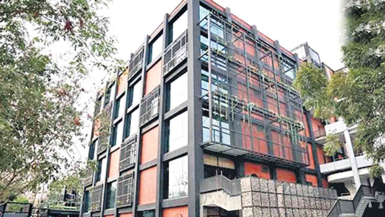 పెట్టుబడుల సూరీడు కేటీఆర్‌