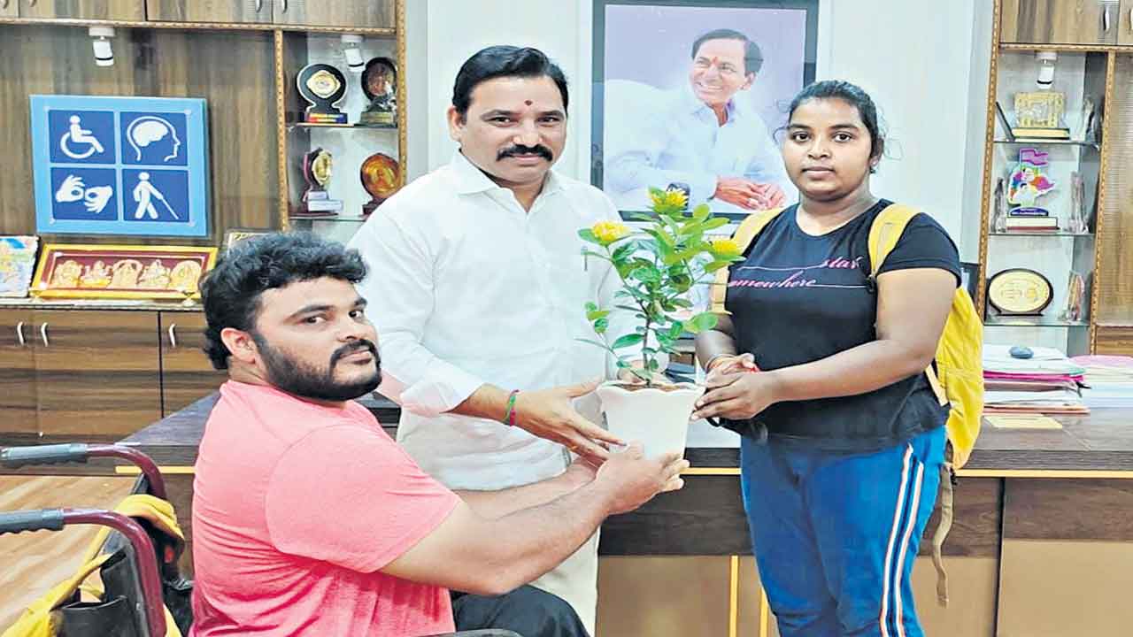 పారా అథ్లెట్‌ లోకేశ్వరికి భరోసా