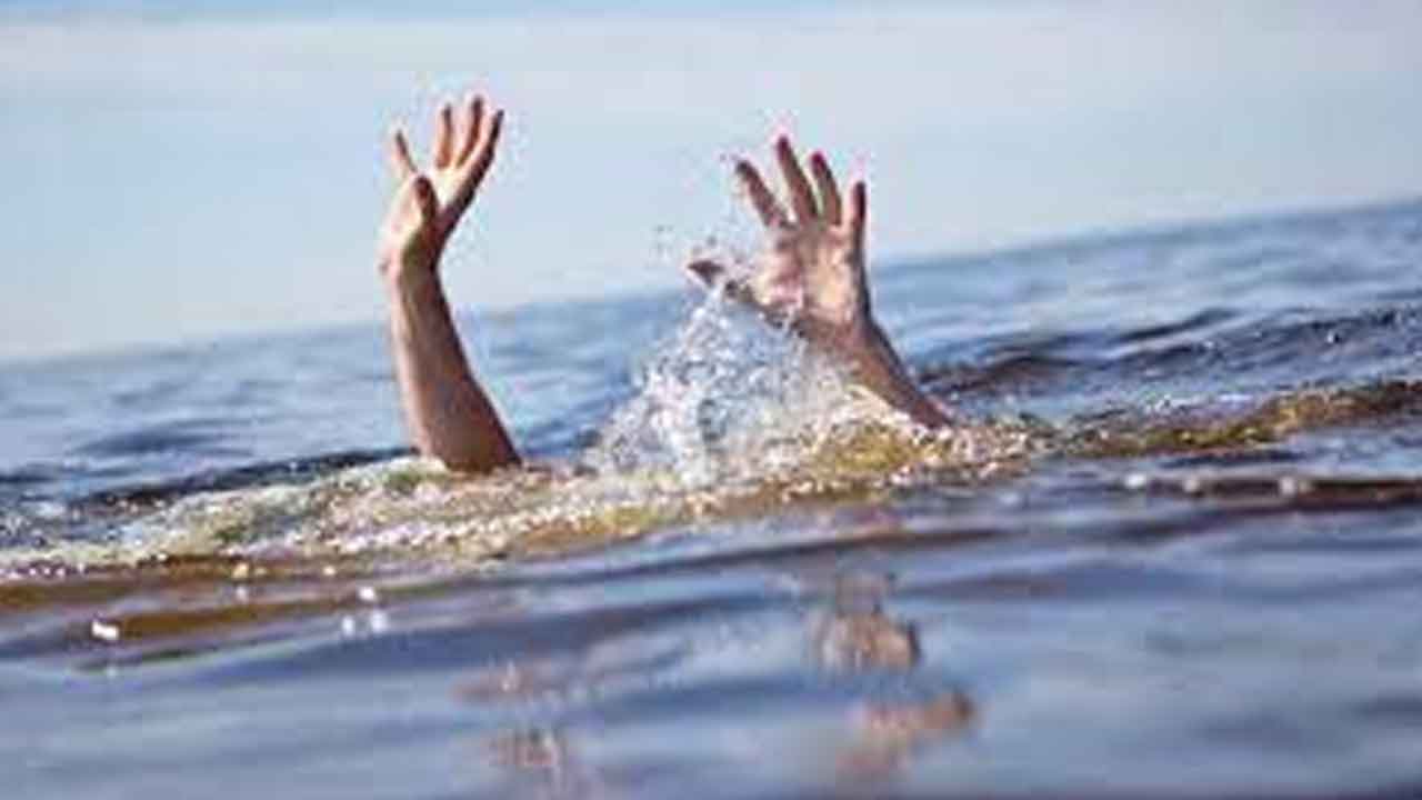 బాపట్ల జిల్లాలో విషాదం..హార్బర్ లో నలుగురు చిన్నారులు గల్లంతు