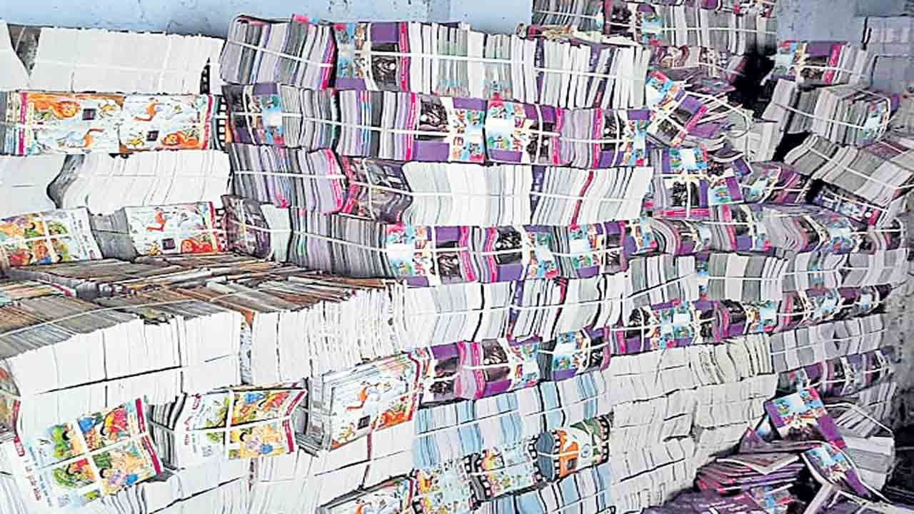 పాఠ్య పుస్తకాలొచ్చాయి..