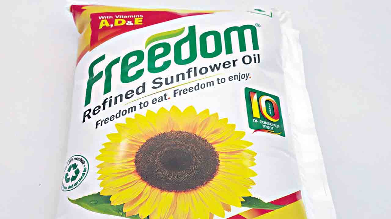 ఫ్రీడమ్‌ నూనె ధర తగ్గింపు