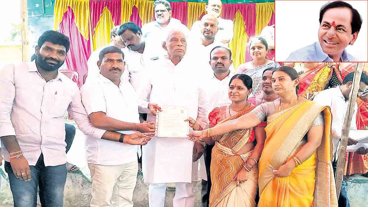 నల్లనేలపై పట్టాల మురిపెం