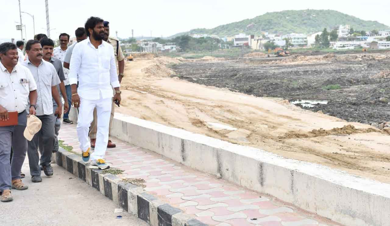 పర్యాటక పనులను పరుగులు పెట్టించాలి