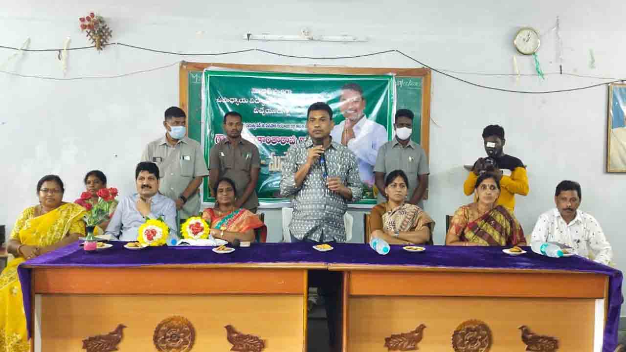 విద్యార్థులు శ్రద్ధగా చదివి..ఉన్నత శిఖరాలు అధిరోహించాలి