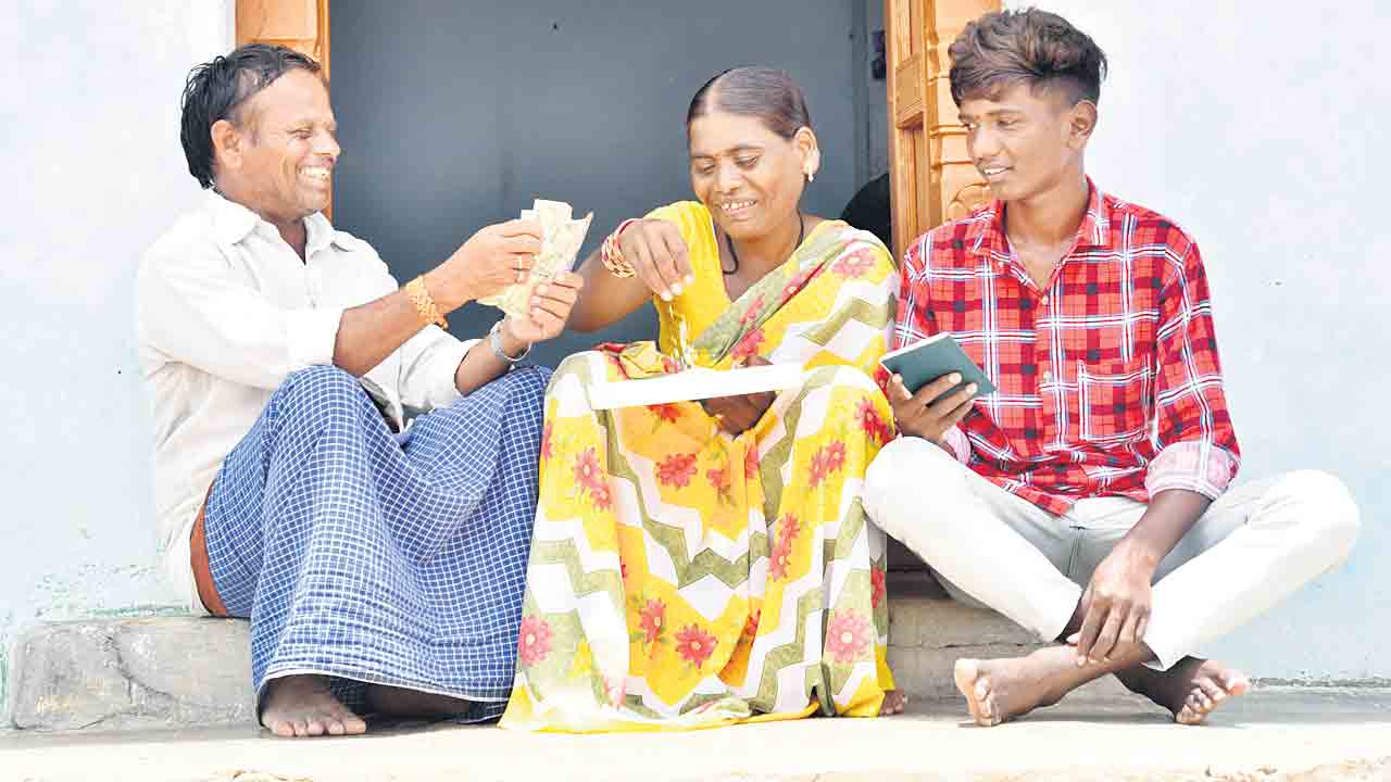 రైతుబంధు వచ్చే.. పెట్టుబడి చింత తీర్చే