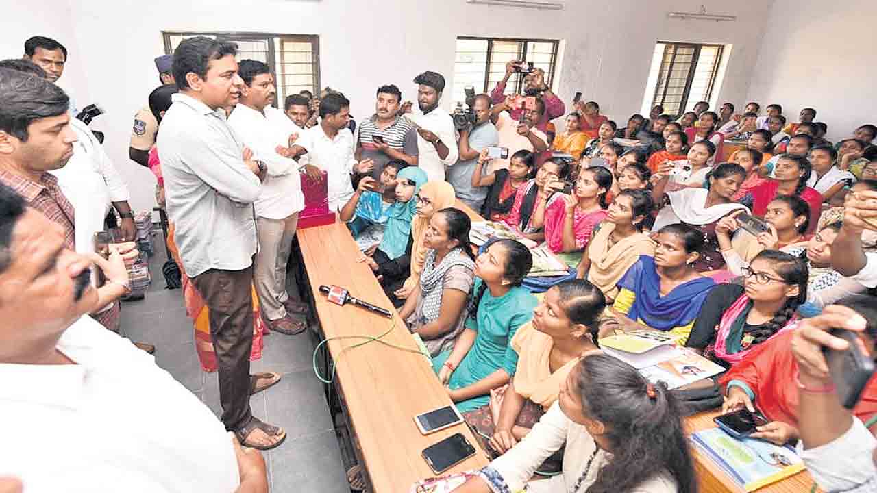 ఉపాధి కల్పనలో తెలంగాణ అగ్రగామి