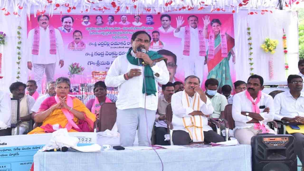 నిధులివ్వకుండా కేంద్రం కిరికిరి